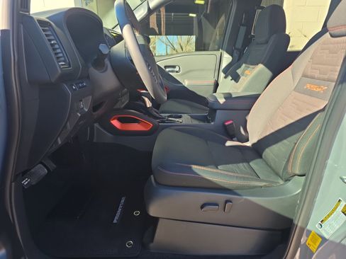 Used 2022 Nissan Frontier Pro-X image 12