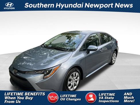Used 2025 Toyota Corolla LE FWD image 1
