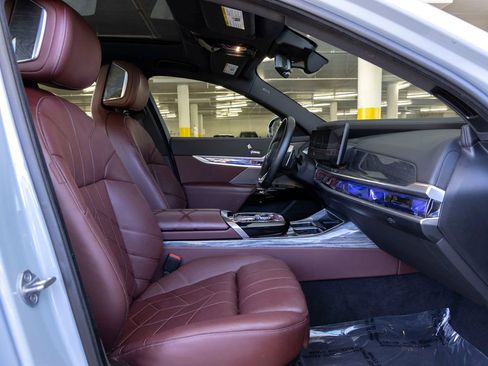 Used 2023 BMW 740i w/ Parking Assistance Package RWD image 29