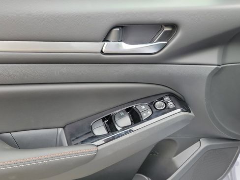 New 2025 Nissan Altima 2.5 SR image 18