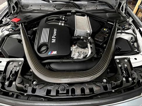 Used 2015 BMW M4 Convertible image 9