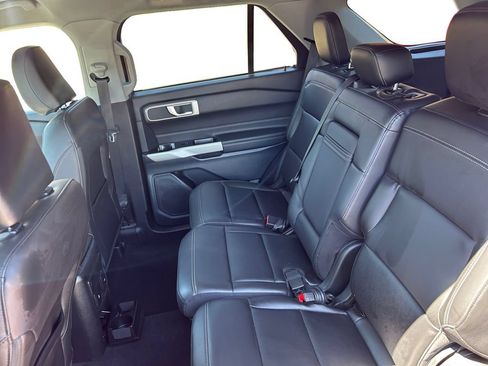 Used 2023 Ford Explorer XLT w/ Equipment Group 202A AWD/4WD image 15