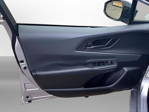 Used 2025 Toyota Prius LE FWD image 25