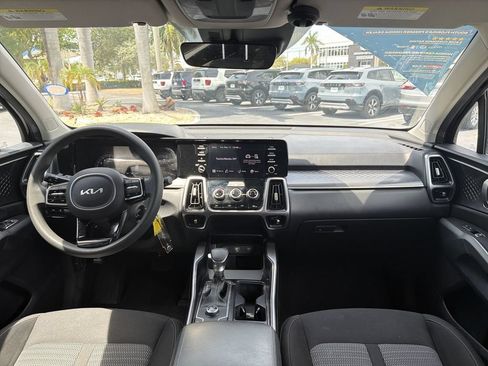 Used 2023 Kia Sorento LX FWD image 16