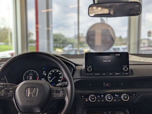 Used 2025 Honda CR-V EX image 16