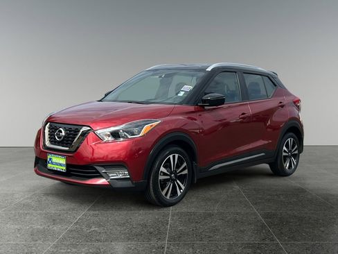 Used 2019 Nissan Kicks SR w/ SR Premium Package FWD image 3