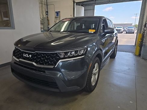 Used 2022 Kia Sorento LX FWD image 2