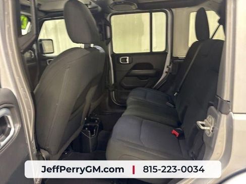 Used 2021 Jeep Wrangler Unlimited Sahara w/ Uconnect 4C Nav & Sound Group AWD/4WD image 27
