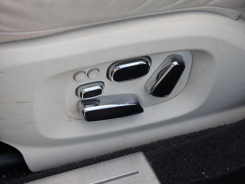 Used 2013 Jaguar XJ L Portfolio RWD image 32