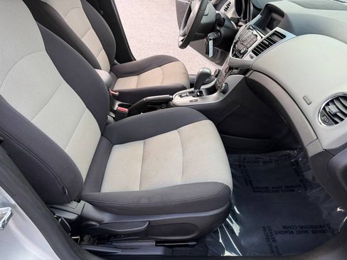 Used 2015 Chevrolet Cruze LS FWD image 17