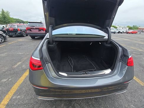 Used 2024 Mercedes-Benz S 580 4MATIC Sedan w/ Warmth & Comfort Package image 16