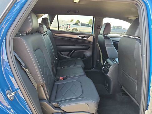 Used 2025 Volkswagen Atlas Cross Sport SE FWD image 17