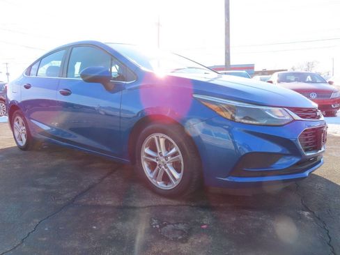 Used 2017 Chevrolet Cruze LT image 1
