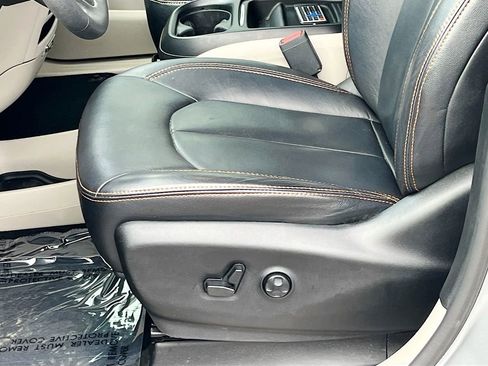 Used 2018 Chrysler Pacifica Touring Plus w/ Tire & Wheel Group image 13