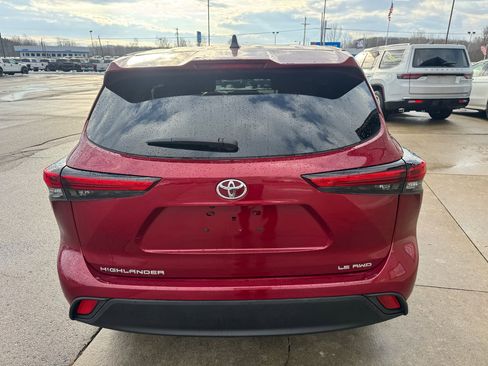 Used 2022 Toyota Highlander LE image 6