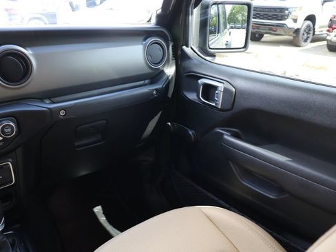Used 2022 Jeep Gladiator Sport AWD/4WD image 41