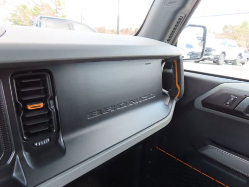 Used 2022 Ford Bronco Badlands w/ Sasquatch Package image 22