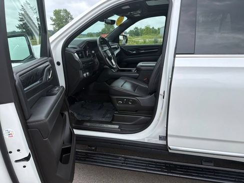 Used 2021 GMC Yukon Denali w/ Denali Premium Package AWD/4WD image 5