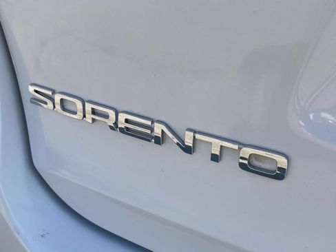 Used 2020 Kia Sorento S FWD image 6