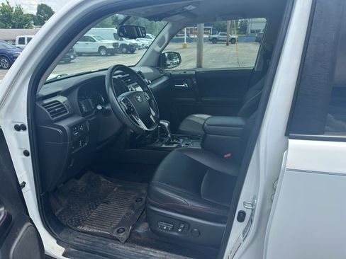 Used 2018 Toyota 4Runner TRD Off-Road Premium AWD/4WD image 5