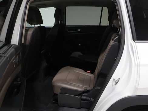 Used 2025 Volkswagen Atlas SEL AWD/4WD image 16