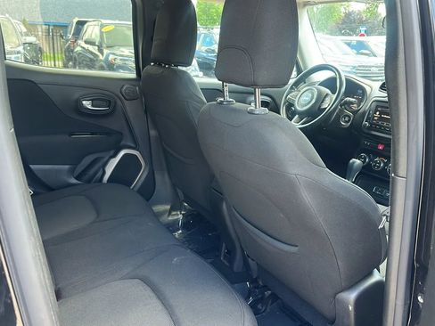 Used 2015 Jeep Renegade Latitude w/ Popular Equipment Group FWD image 16