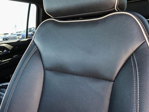 Used 2024 GMC Yukon XL SLT image 31