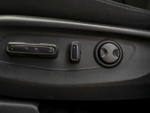 Certified 2025 Honda CR-V EX image 40