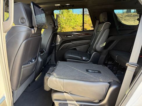 Used 2021 Cadillac Escalade Premium Luxury Platinum image 39