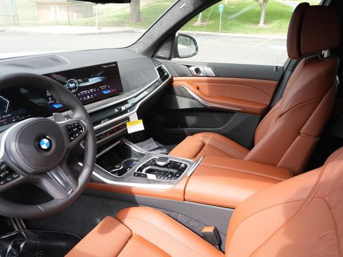 New 2027 BMW X7 xDrive40i w/ M Sport Package AWD/4WD image 9
