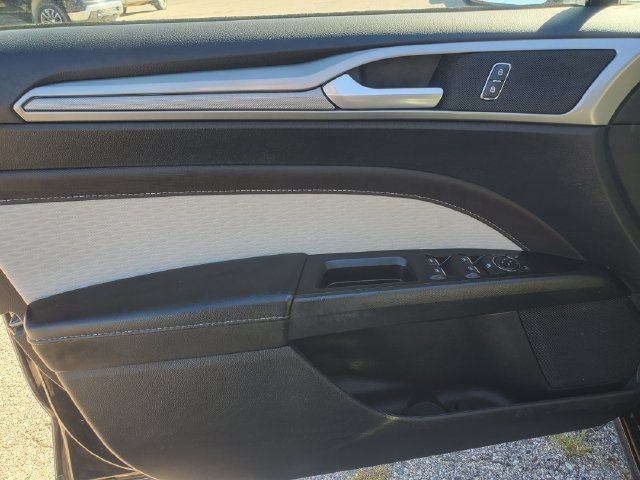 Used 2020 Ford Fusion SE w/ Equipment Group 151A FWD image 8
