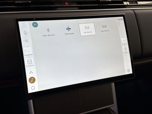 New 2026 Land Rover Range Rover Long Wheelbase SE image 18