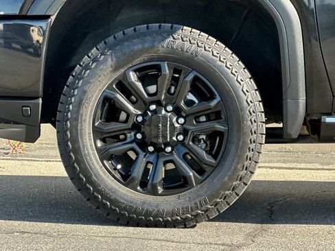 Used 2021 GMC Sierra 2500 Denali w/ Denali Black Diamond Edition AWD/4WD image 26