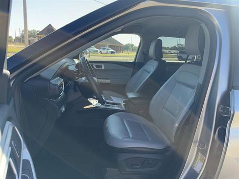 Used 2021 Ford Explorer XLT w/ Equipment Group 202A image 6