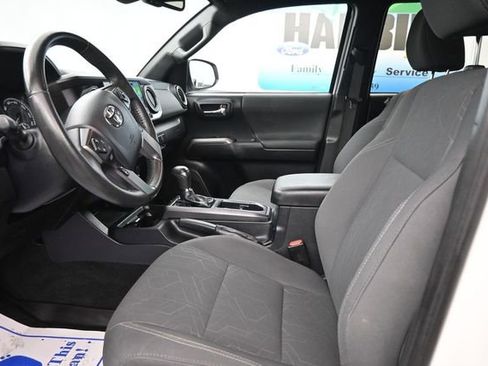 Used 2019 Toyota Tacoma TRD Sport AWD/4WD image 11
