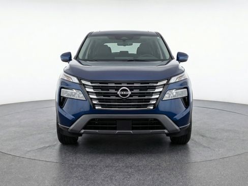 Used 2025 Nissan Rogue SV image 2