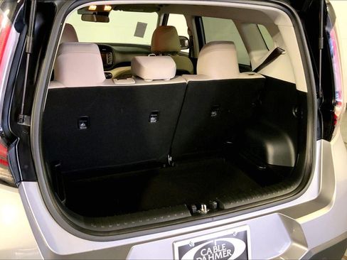 Used 2025 Kia Soul LX w/ LX Technology Package FWD image 4