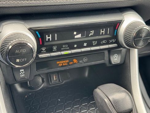 Used 2021 Toyota RAV4 XLE image 21