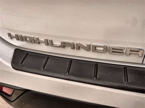 Used 2024 Toyota Highlander XLE image 8