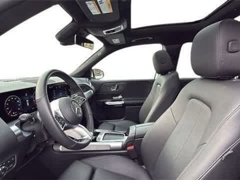 Used 2025 Mercedes-Benz GLB 250 GLB 250 image 4