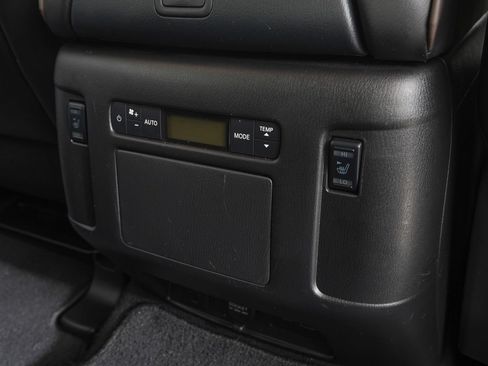 Used 2024 Nissan Armada Platinum w/ Captain's Chairs Package RWD image 10