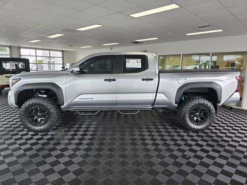 Used 2024 Toyota Tacoma TRD Off-Road AWD/4WD image 7