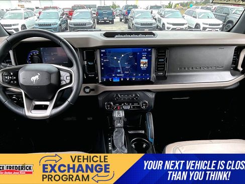 Used 2023 Ford Bronco Wildtrak AWD/4WD image 12