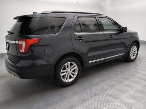 Used 2017 Ford Explorer XLT FWD image 10