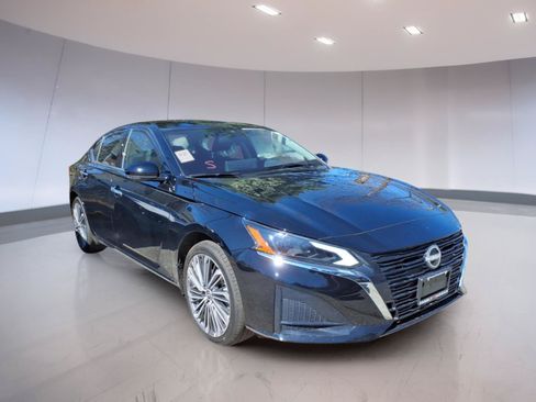 Used 2025 Nissan Altima 2.5 SL AWD/4WD image 1