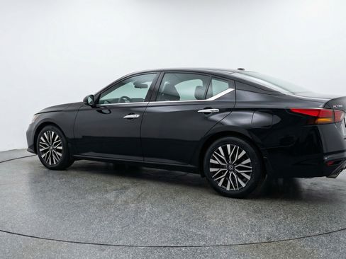 Used 2025 Nissan Altima 2.5 SV image 6