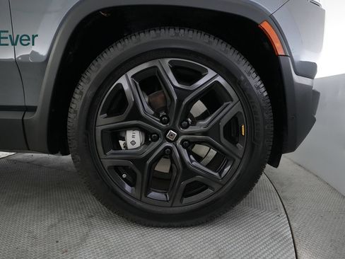 Used 2025 Rivian R1S Adventure Dual AWD/4WD image 21
