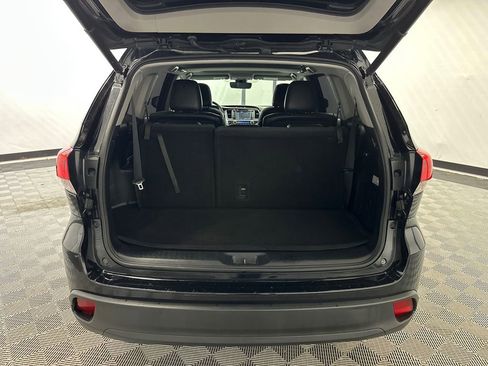 Used 2018 Toyota Highlander SE image 20