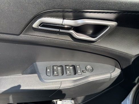 Used 2024 Kia Sportage LX image 8