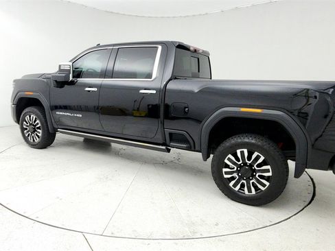Used 2025 GMC Sierra 2500 Denali Ultimate image 4